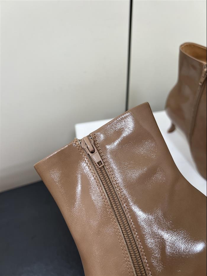 20251128174331289 390